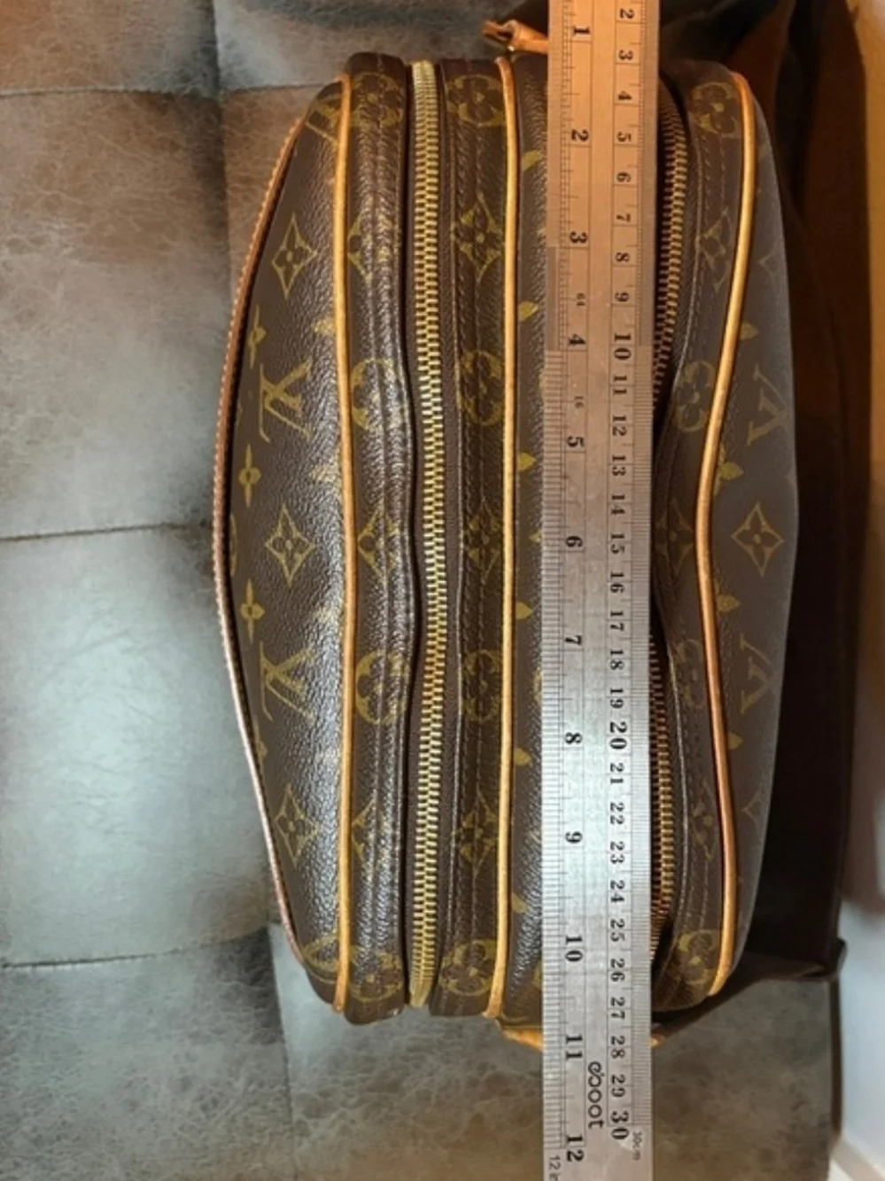 AUTHENTIC LOUIS VUITTON REPORTER BAG WITH COA